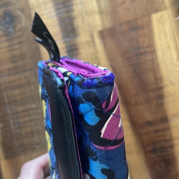 Cheetah Flower Trifold Wallet - Picture 12 of 12